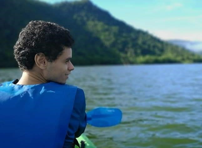2021 FlowCam student grant recipient, Zabdiel Roldan Ayala in a kayak